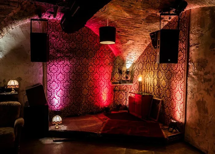 Hostel Montagu & Bar *