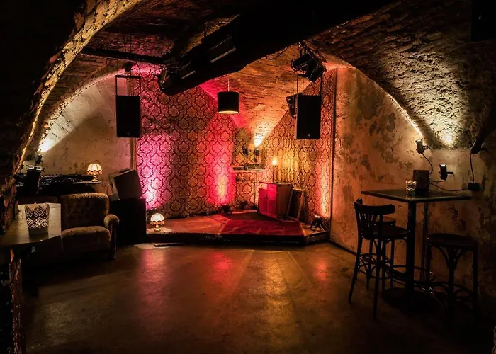 Hostel Montagu & Bar *