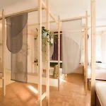Hostel Montagu & Bar
