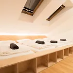 Hostel Montagu & Bar *