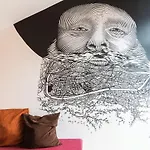 Montagu & Bar Hostel *