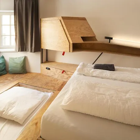 Montagu Hostel *