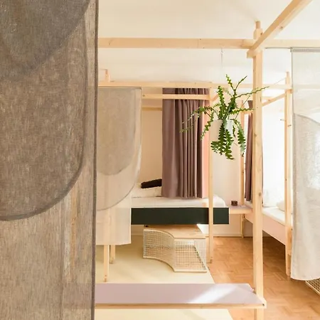 Montagu & Bar بيت شباب *