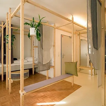Хостел Montagu & Bar