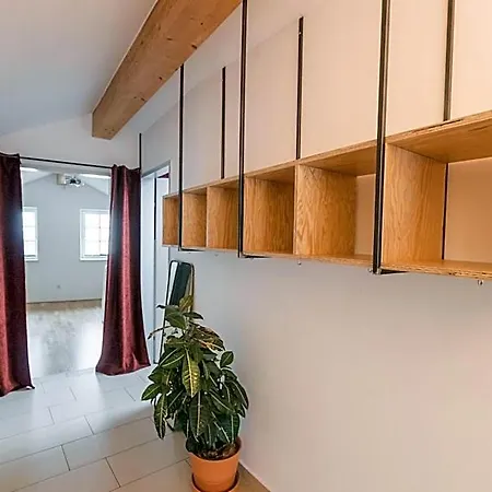 Хостел Montagu & Bar Инсбрук