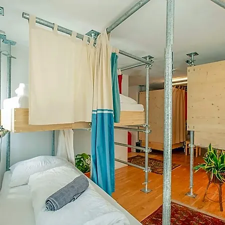 Montagu & Bar Хостел Инсбрук