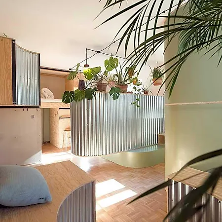 Hostel Montagu & Bar
