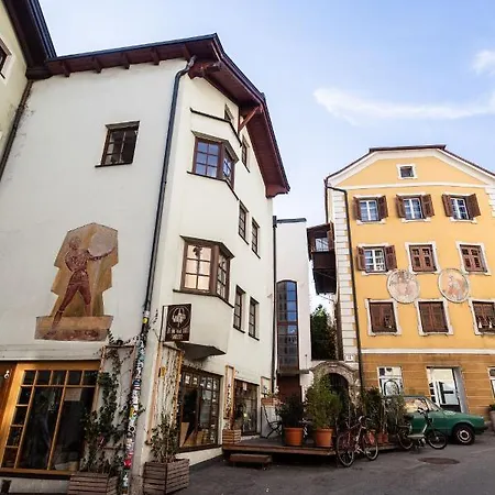 Montagu Innsbruck
