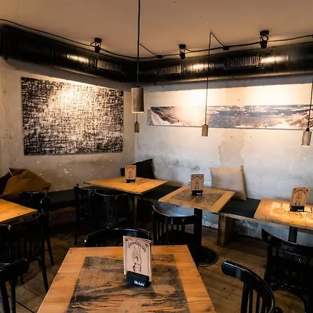 Montagu & Bar Инсбрук
