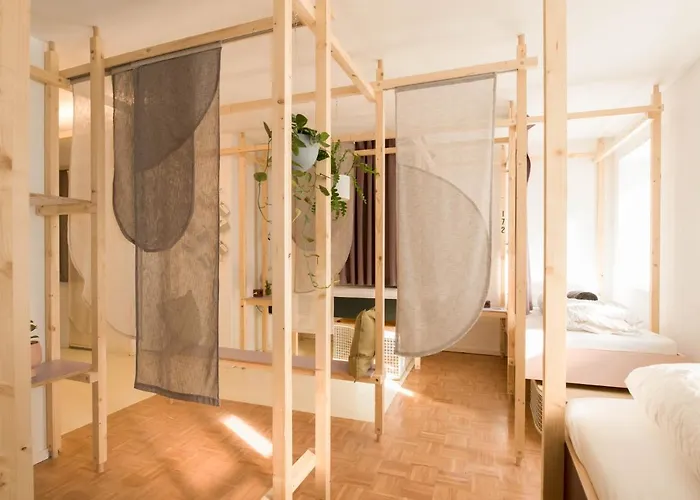 Hostel Montagu & Bar