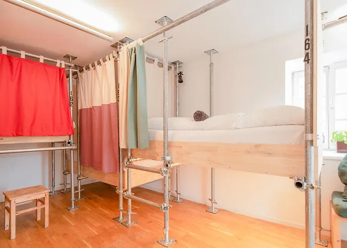 Hostel Montagu & Bar