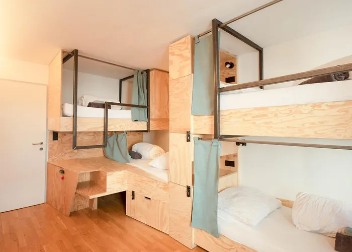 Montagu & Bar Hostel