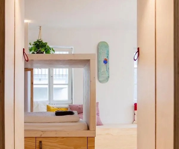 Montagu & Bar Hostel *