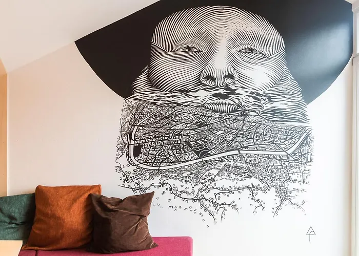 Montagu & Bar Hostel *